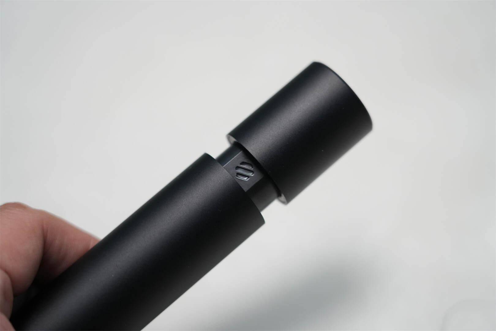 极蜂强光变焦手电筒从露营到骑行一站式满足你的全部照明需求