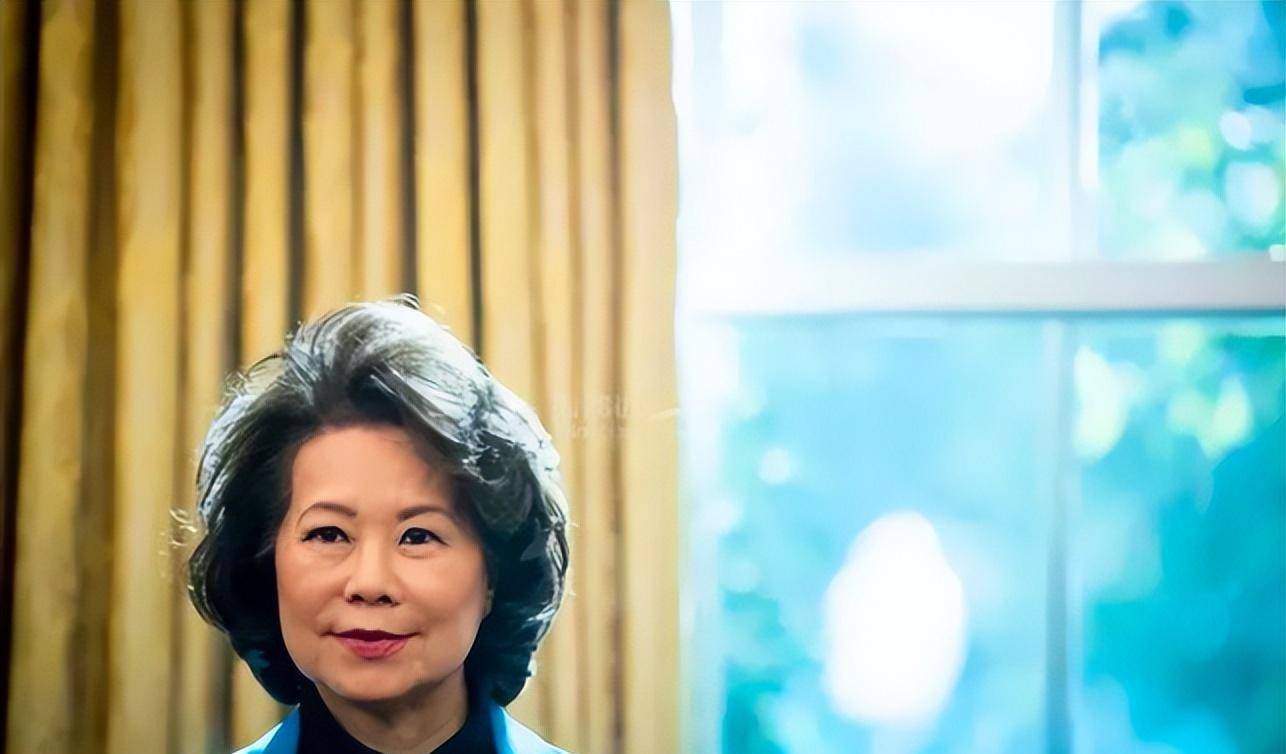 美国首位华裔女部长我丈夫是参议员都有白人敢在他面前辱骂我