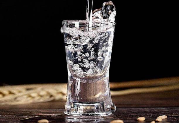 适量喝酒和滴酒不沾的人哪一种人更健康一次性告诉你