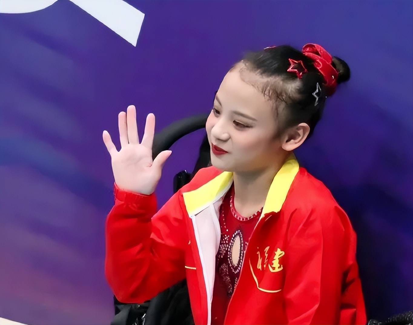 恭喜!中国16岁体操天才美少女夺3冠:巴黎奥运冲冠无惧內穆尔