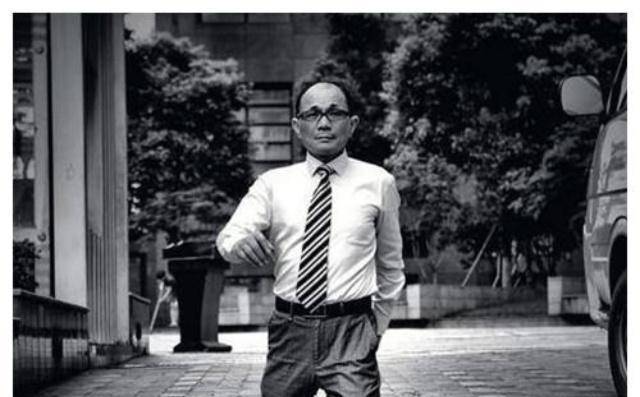 狂赚600万,出老千被剁双腿,多年后在出租屋中去世_尧建云_杨红光_因为