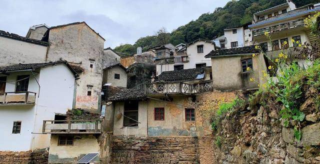 有人花8000元买了一栋楼,太适合隐居了_下坝_空心村_村子