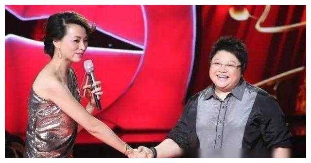 韩红怒批董卿不懂别乱说她霸气回怼再显高情商掌声如潮