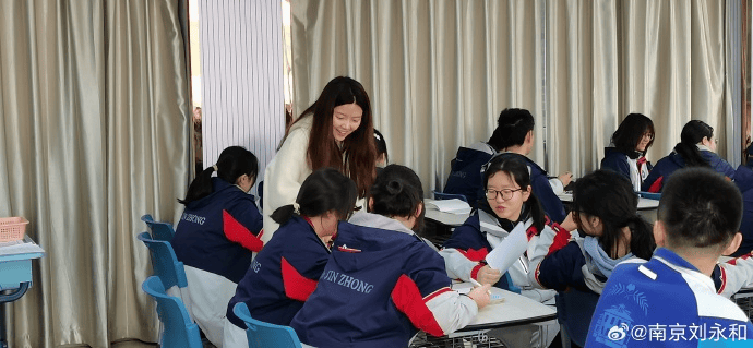 金陵中学集团人民中学汇文青研班开展第十六期代表课活动