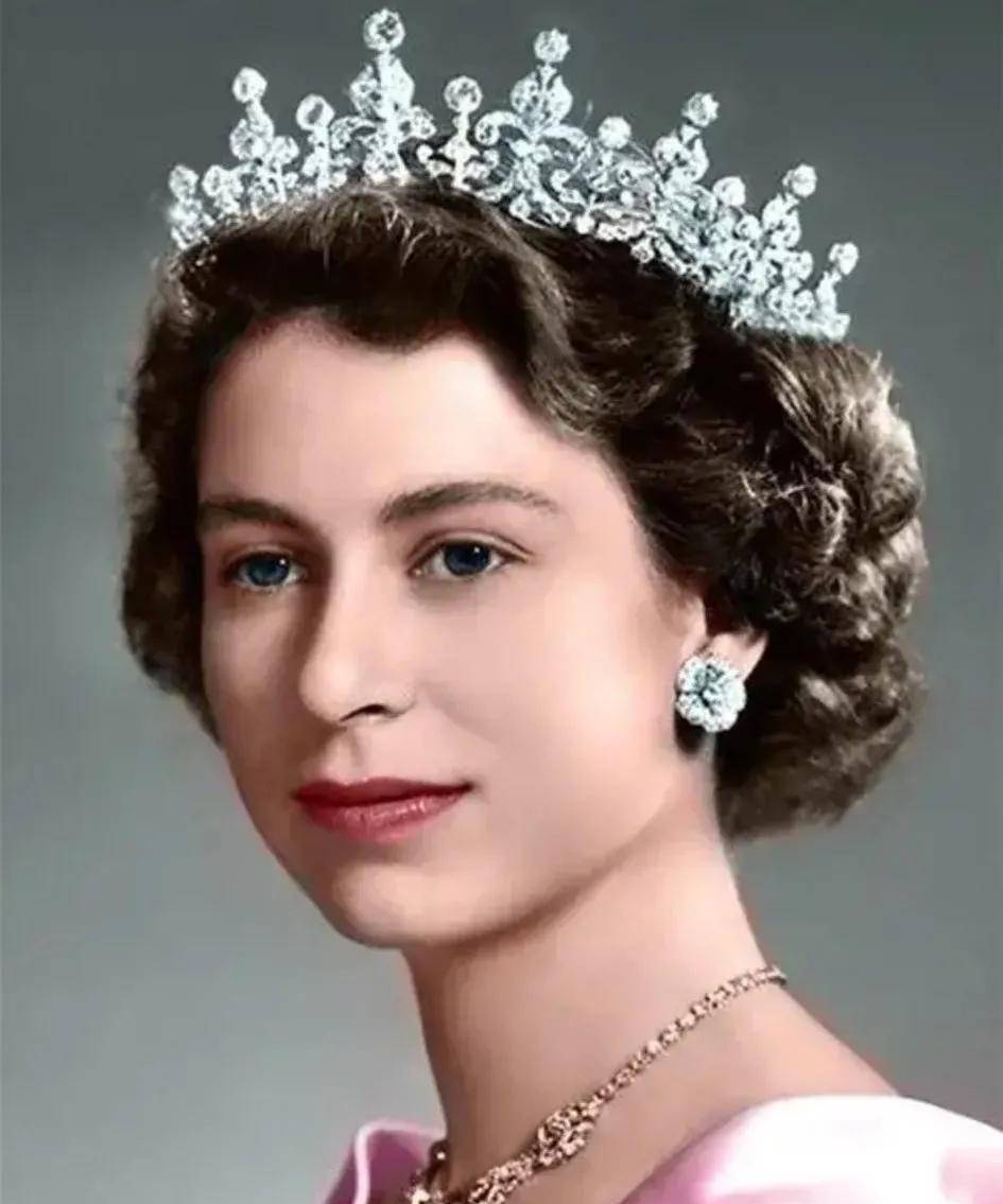 她风华绝代,是永不凋谢的英伦玫瑰,是人民心中永远的女王…_伊丽莎白