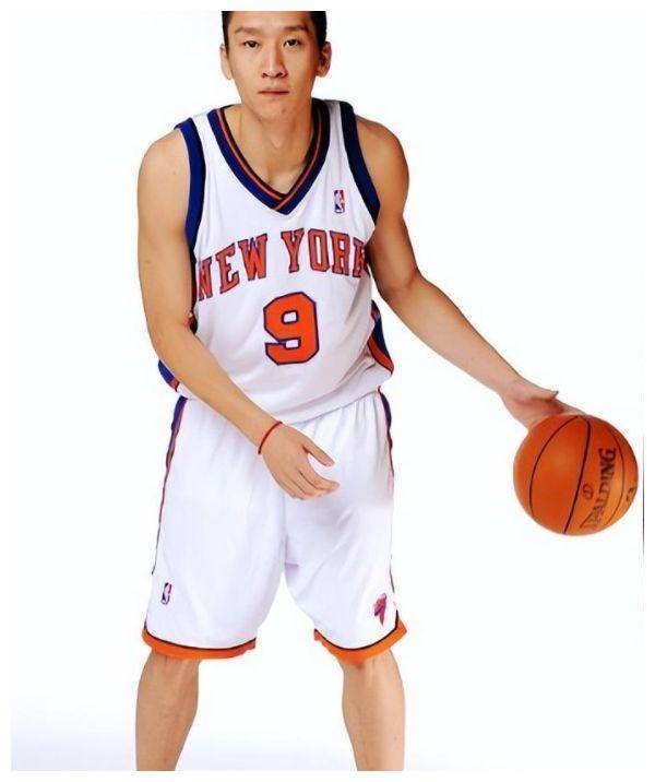 孙悦曾短暂效力于湖人队,当时后卫阵容确实庞大.