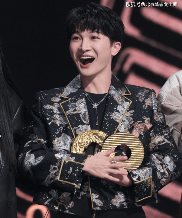 原创鞠婧祎新剧花间令开播周深献唱主题曲炸裂唱功征服全网