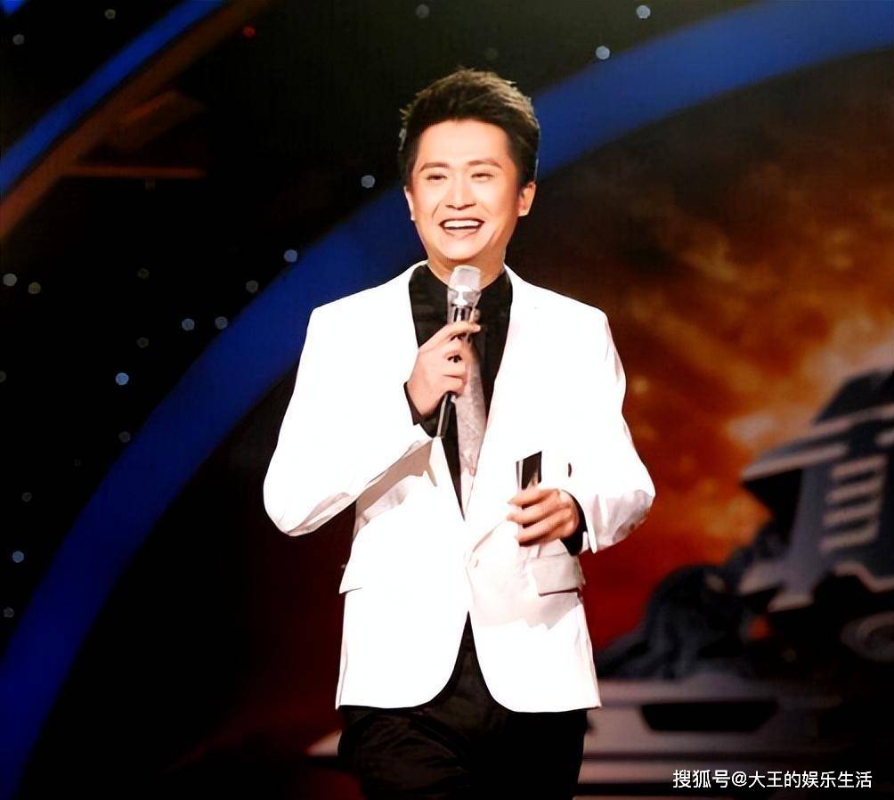 原创央视主持杨帆暗恋张蕾8年没结果娶青梅竹马为妻婚后幸福恩爱