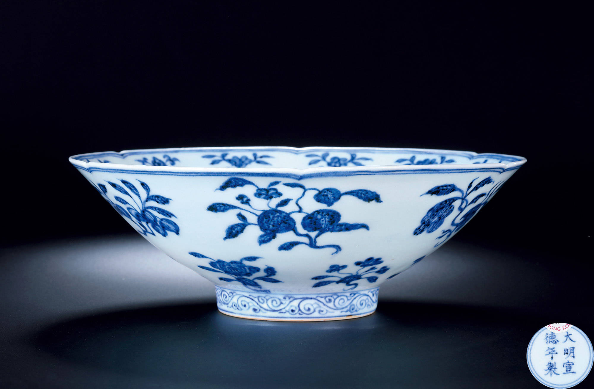 这件青花石榴尊值这个价吗?_造型_瓷器_香港