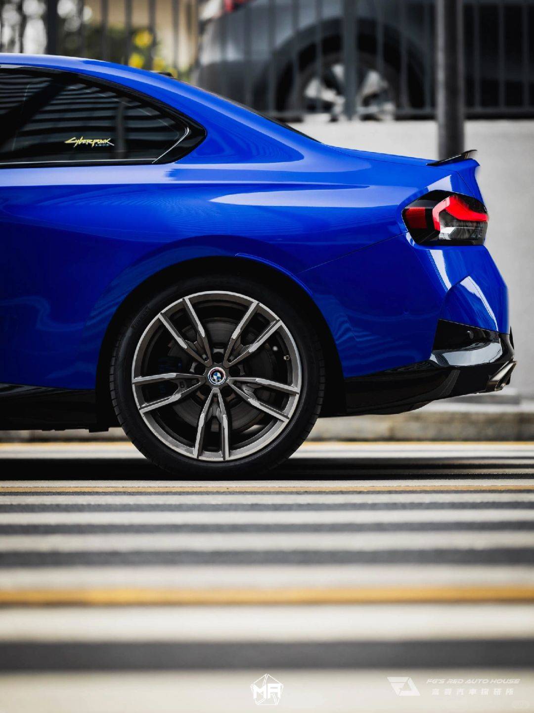 宝马2系matrix矩阵克莱因蓝改色膜,令人上头的高饱和度蓝_搜狐汽车