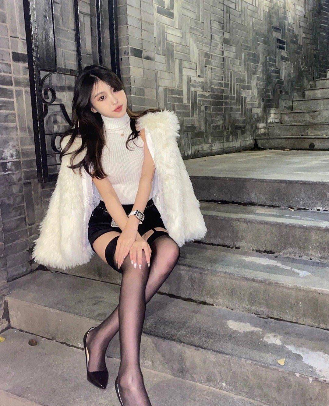 原创针织衫配短裤大春季也能秀出女人味小姐姐穿起来时尚极了