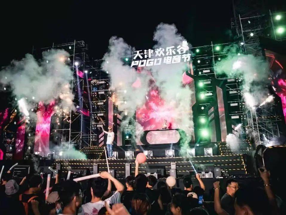 冰雪欢乐季:东丽湖生态捕捞节,欢乐谷欢乐冰雪节,东丽湖新春庙会等.