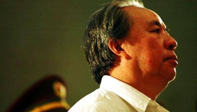 传奇富豪:入狱后被妻子抛弃,小姨子却苦等他18年_商业_声望_夏宗伟