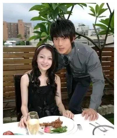 娱乐圈绝版好男人吴尊英俊帅气疼爱家人