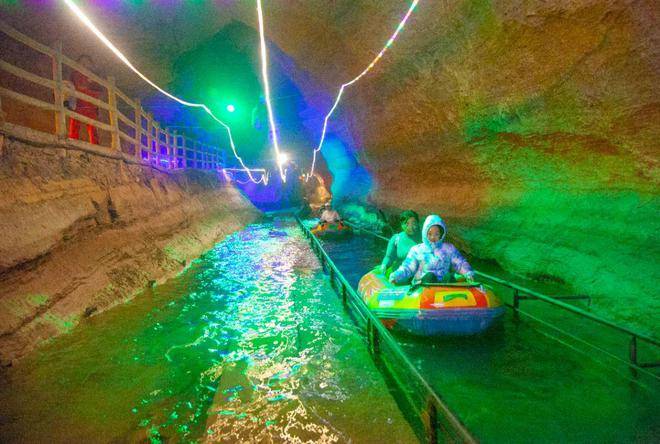 萤火虫水洞地下大峡谷旅游区百团万人游活动再次拉开春日旅行序幕