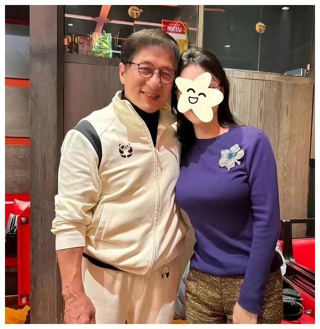 成龙断崖式衰老白发苍苍像80岁老头网友泪目无法接受