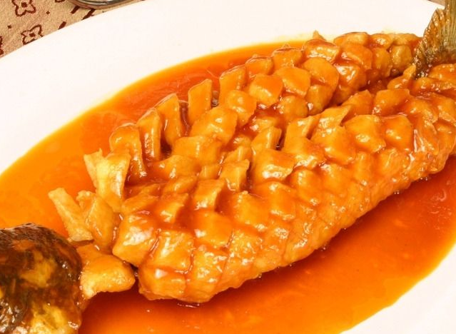 这道菜一上桌,客人都赞叹不已,清脆爽口,甜而不腻,菜名很特别_鱼肉