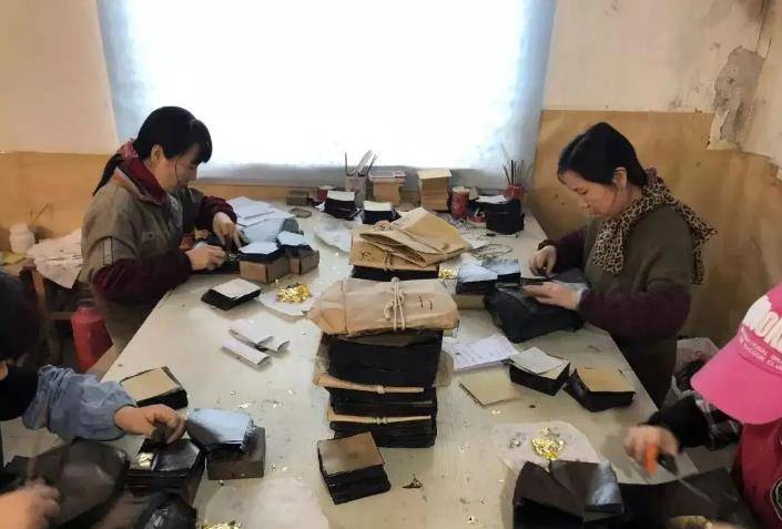 在李宝祥提供给的乌金纸工艺掌握人员名单中,吴军经过排查后将目光