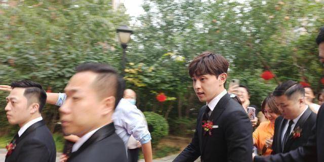 原创原创志不在石家庄的邓伦又回家当伴郎了这是第四次还有六次