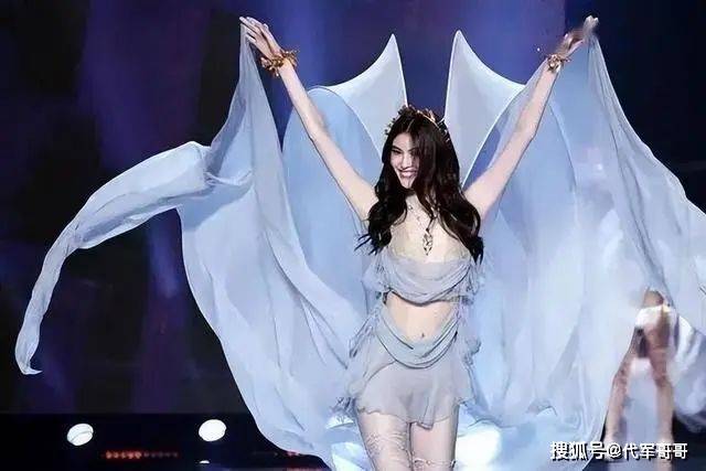 18年前,她靠着给李咏砸金蛋为生,如今摇身一变成了国际超模_节目_何穗