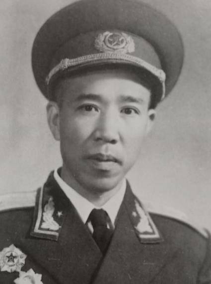 原创南京军区副司令妻子病逝不续娶患难夫妇12个儿女