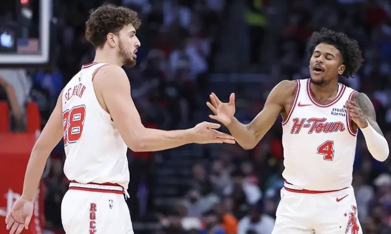 今日,双方易地再战,奇才队核心库兹马缺阵,火箭也实现了赛季双杀对手!