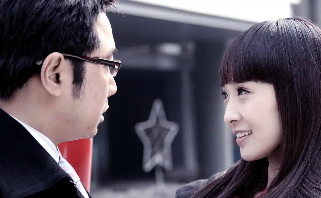 进入演艺圈,李曼凭借自己的低调与张艺谋的关系,在圈里的发展非常顺利