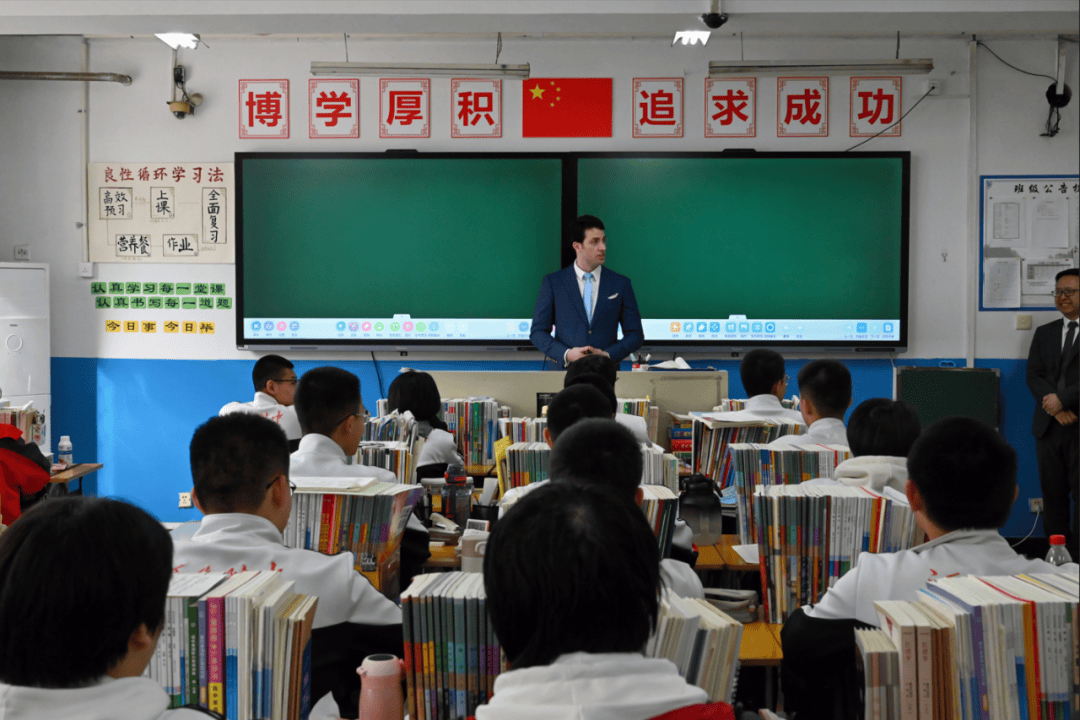 图说河外河北外国语学院附属中学与加拿大达英国际学院成功签约