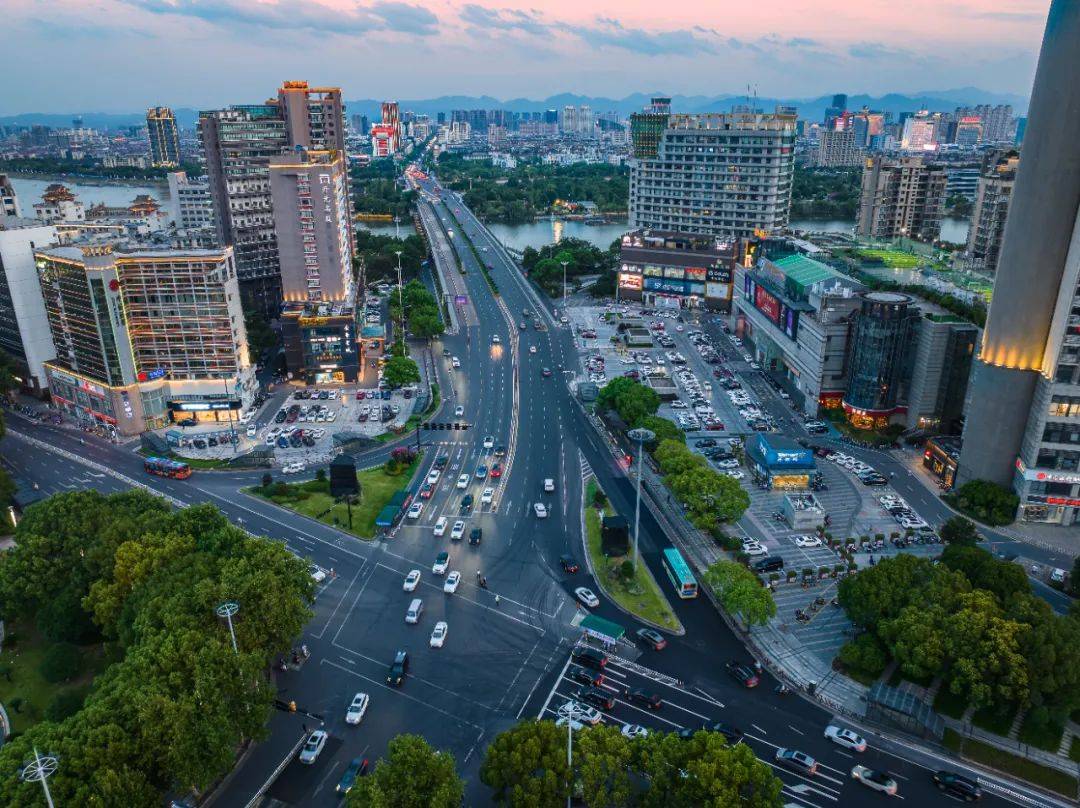奏响跨越时空的乐章厉新华的光阴琴谱
