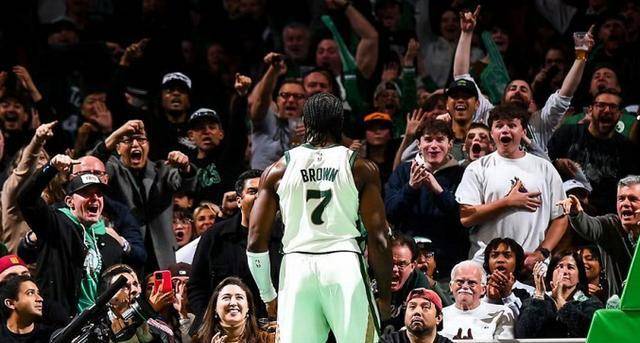 凯尔特人豪取胜利波尔津吉斯发威联盟第一指日可待