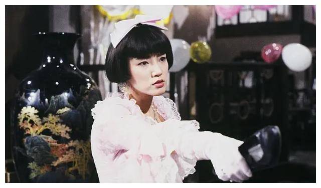 两次搭档钱小豪90年代tvb力捧花旦为出名下海成艳星