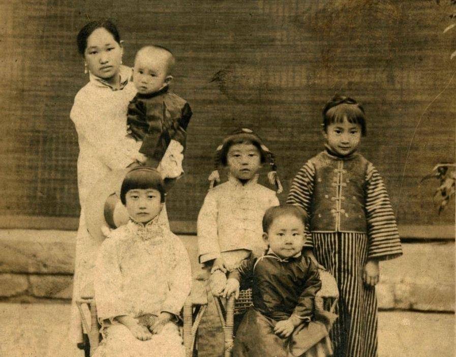 恋上姐夫溥仪一生未嫁,2003年因吃饺子被噎死_王敏彤_孟小冬_因为