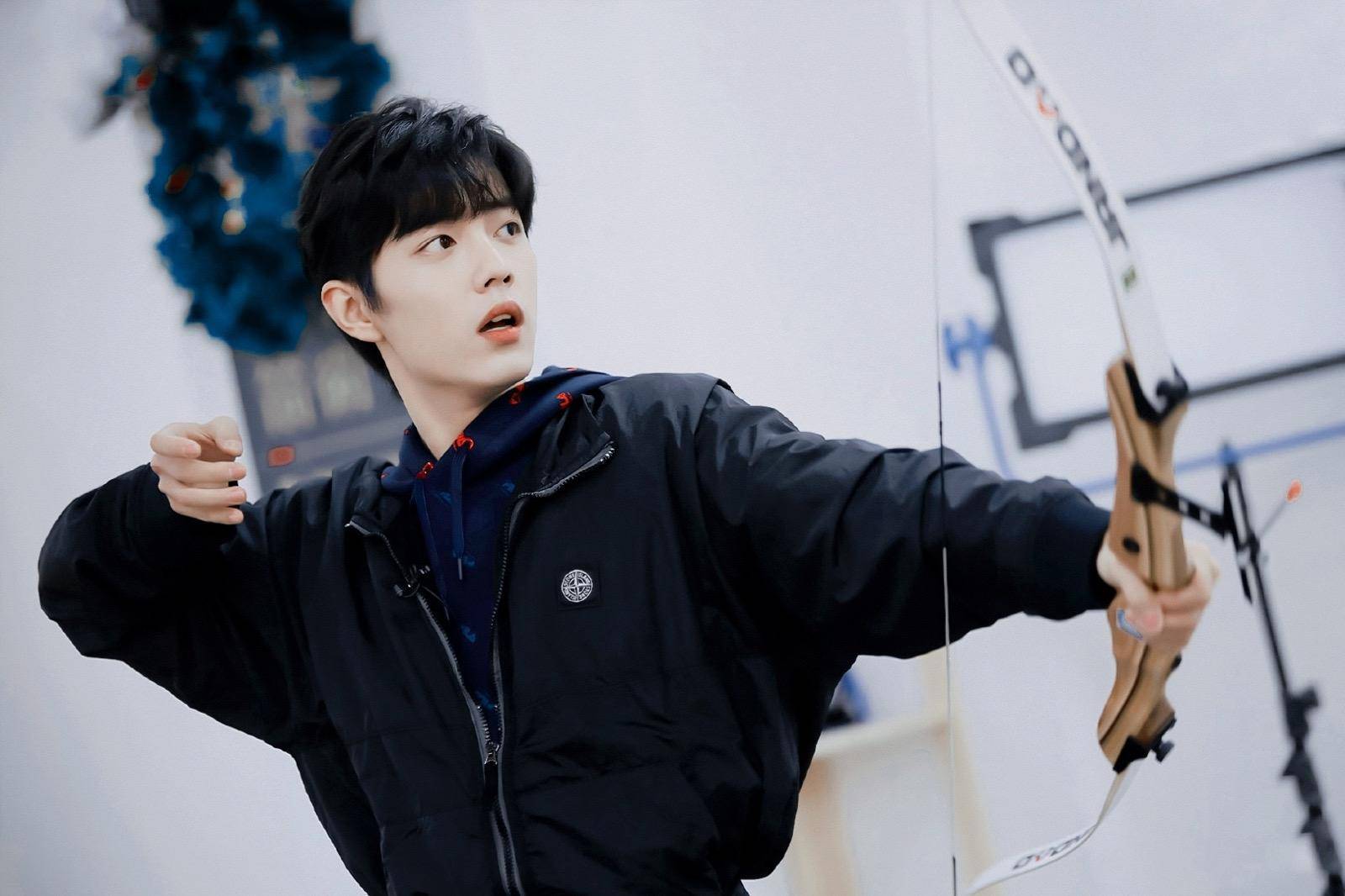 在张晶的巧妙安排下,肖战的每一个行程都显得井井有条,每一次亮