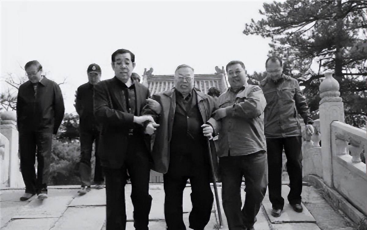 金毓岚作为一个优秀的教师,教育出来了很多优秀的人才,同时也将中国