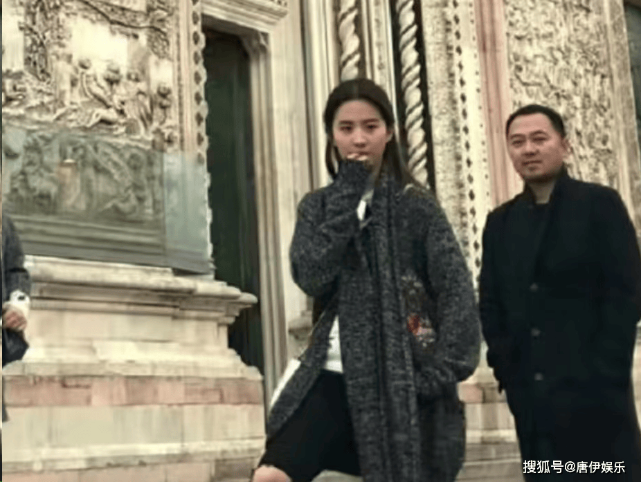 刘亦菲在香港游玩被偶遇,神仙姐姐私下生活曝光,网友:太接地气了吧!