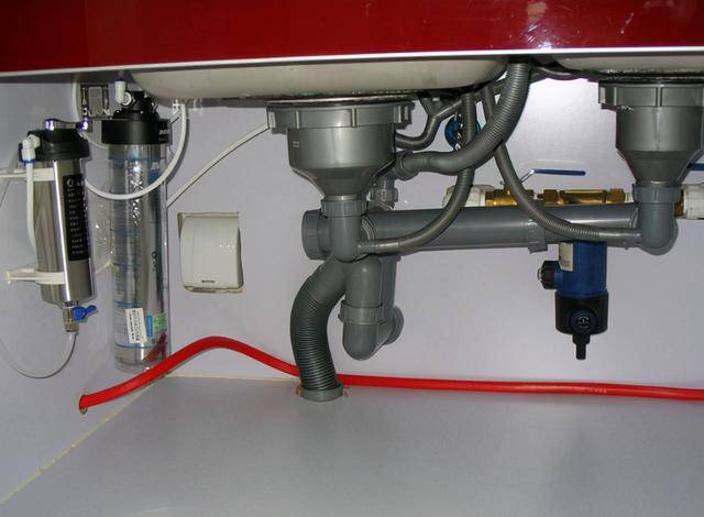 前置过滤器爆管水淹厨房千万不要盲目安装听过来人怎么说