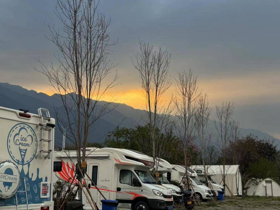 恭喜途和自由岛户外世界荣获2024年度大理白族自治州金牌网红露营地