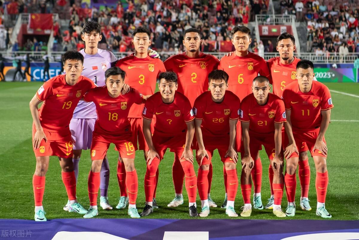 原创中国男足进入新加坡第一场比赛60大胜武磊戴帽小摩托进球