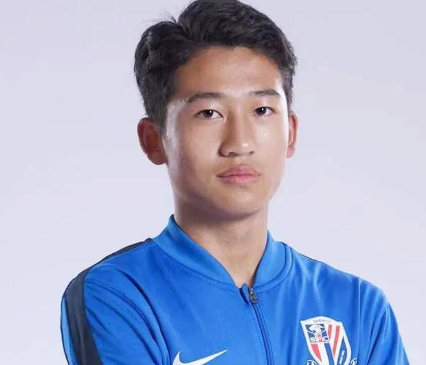 不过新赛季他并没有得到俄罗斯穆里尼奥的赏识,被租借到青岛西海岸