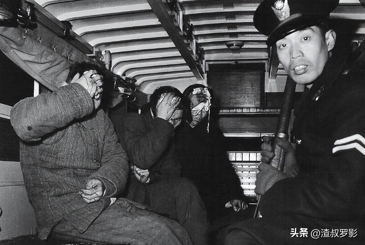 1947年一个美国人进入上海拍到了民国时期万恶的旧社会