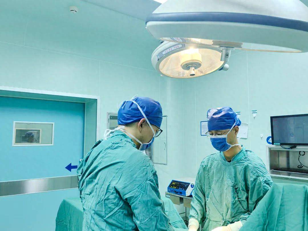 不容忽视的"蛋疼"!医生紧急手术解决13岁男孩"蛋蛋"的忧伤