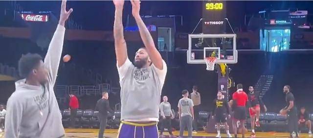 半场13 10轻松发挥,投篮更准了_安东尼·戴维斯_詹姆斯_湖人