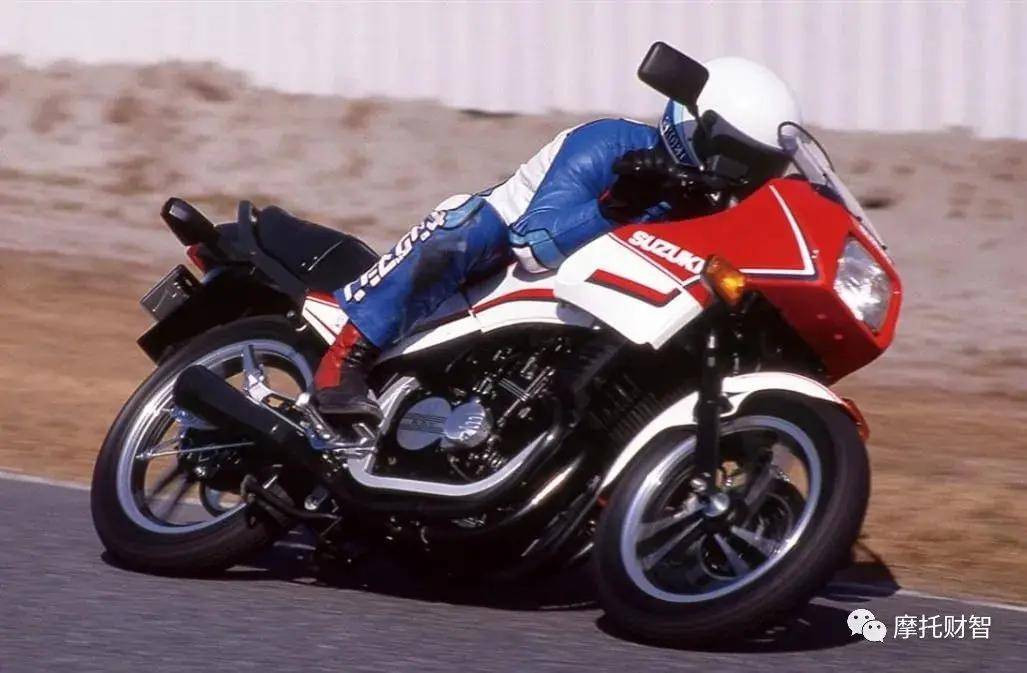 suzuki为250cc四缸引擎开创了历史的先河_搜狐汽车_搜狐网