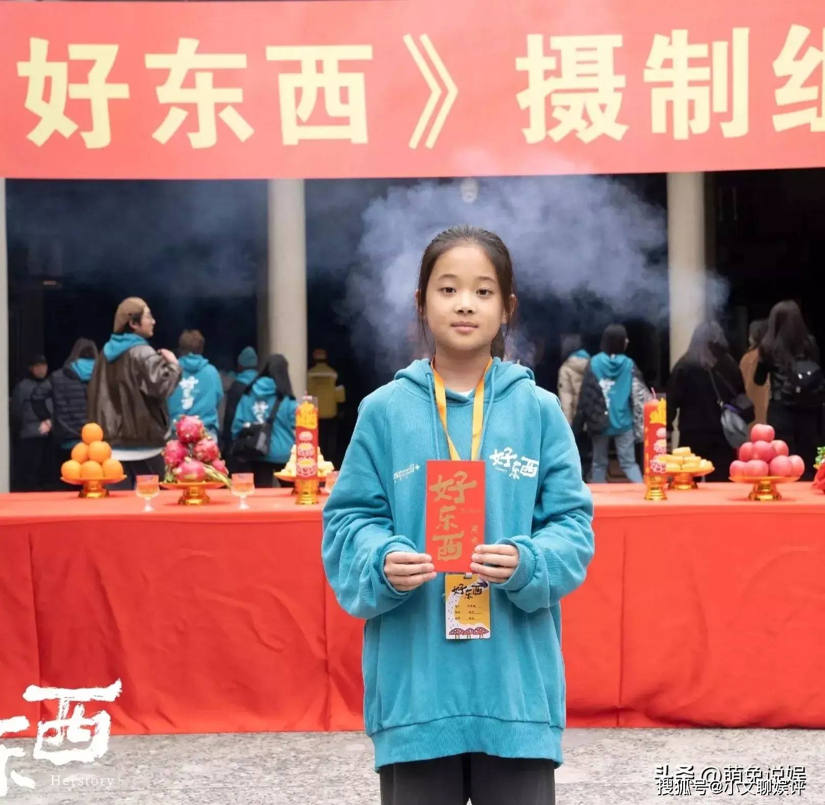 原创梅婷11岁女儿厉害了与宋佳赵又廷等搭戏电影开机大合照站c位