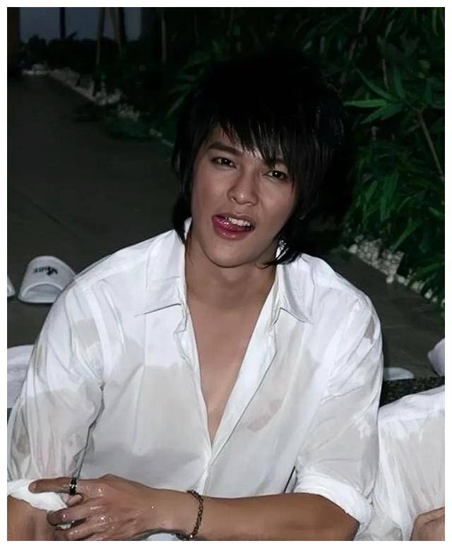 汪东城迷人神仙颜值帅气无敌身姿完美