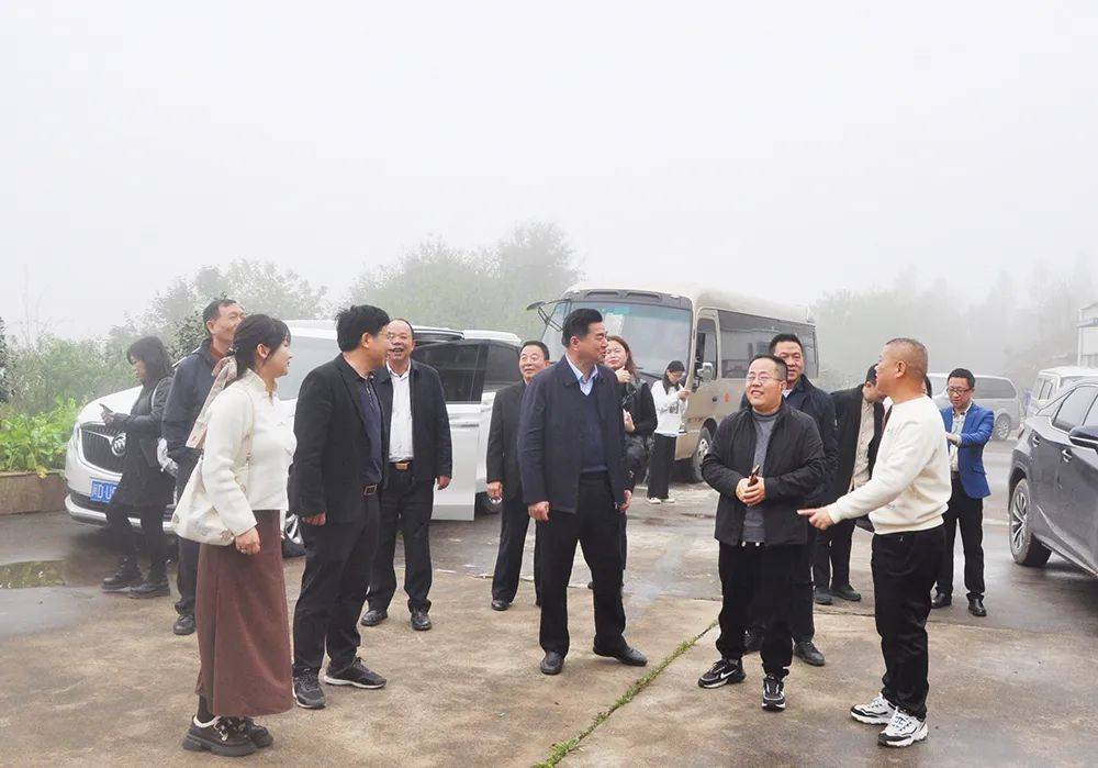 第一站:在学会会长,中茶厦门公司常务副总经理陈志雄带领下,学会副