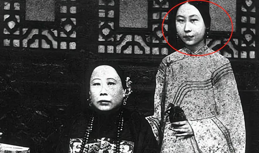 原创1888年李鸿章把22岁的女儿嫁给老大臣不料两人的子孙如此出名