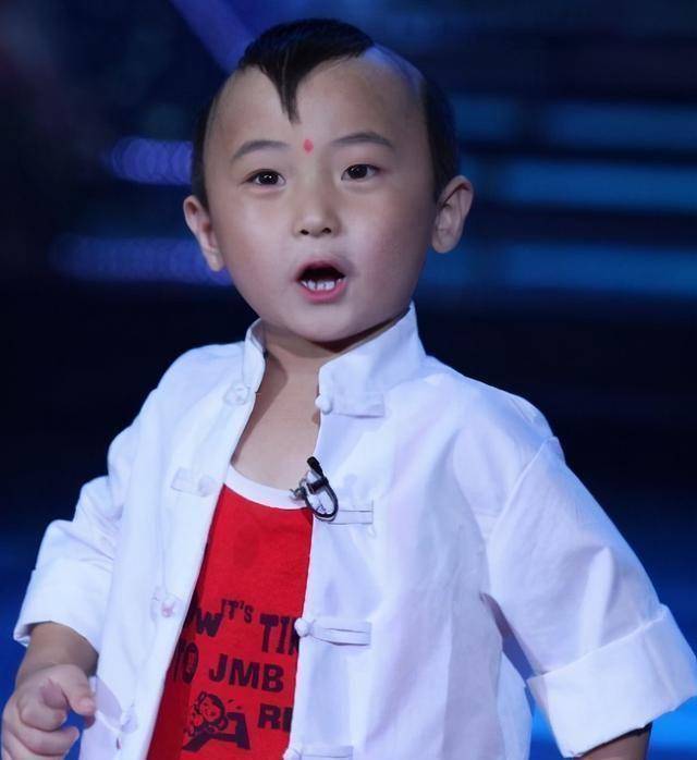 原创原创年画娃娃邓鸣贺8岁离世生前一直做父母摇钱树网友称童子命