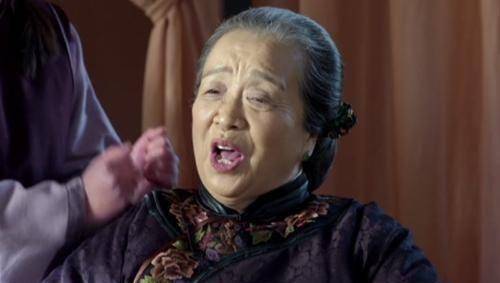 原创容嬷嬷李明启幼年丧父苦出身被说20年差点害了儿子