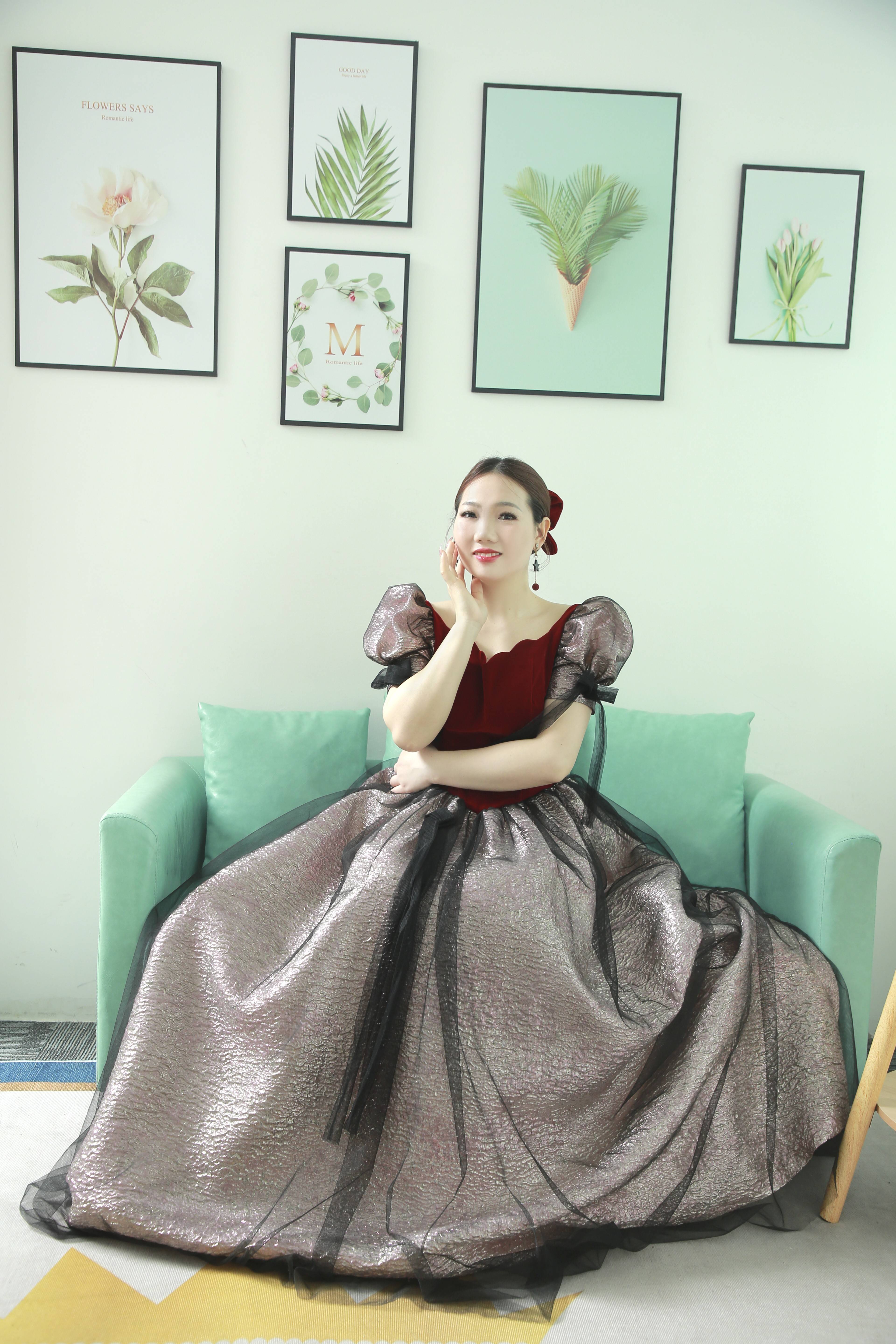 探索时尚之美彭雨琴闪耀女性魅力的未来之星